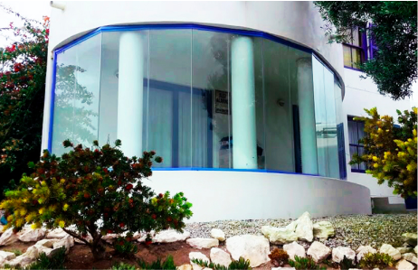 cerramiento de cristal con un sistema que se adapta
